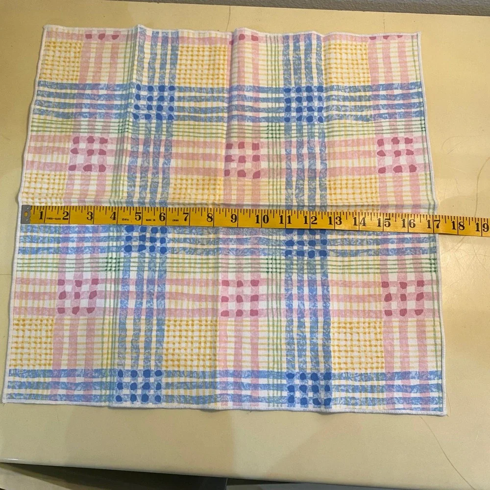 Napkins. Cloth. Unbranded. Pink/Blue/Yellow/Green Pattern. 8 Napkins. 16